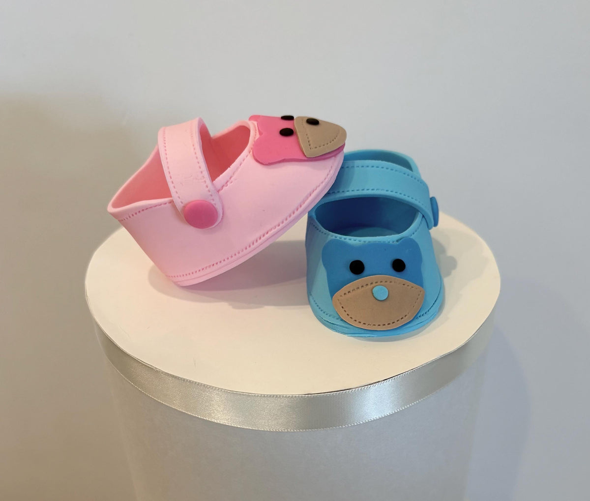 Gender Reveal Fondant Baby Shoes Cake Topper – Boy Girl Edible Decoration