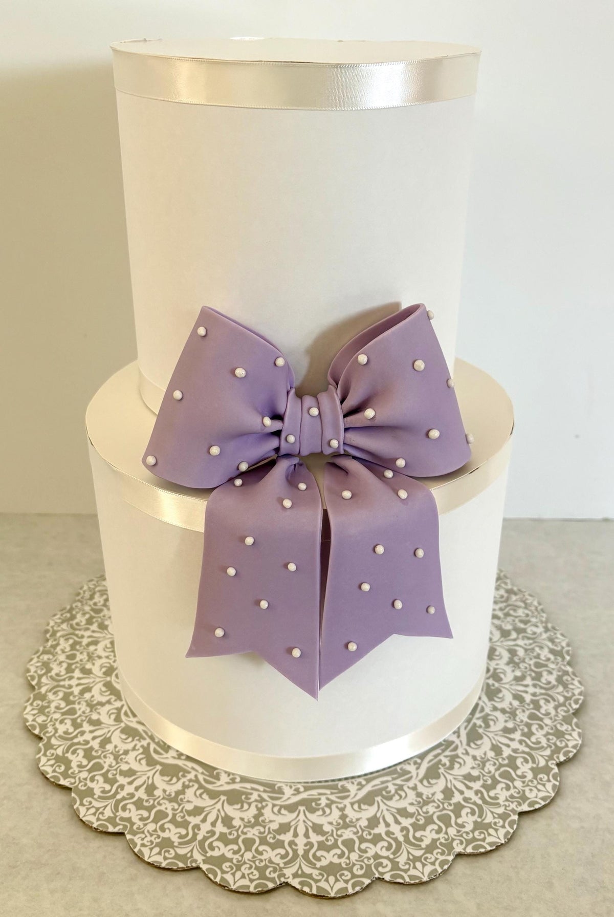 Big lavender fondant bow with pearl dots